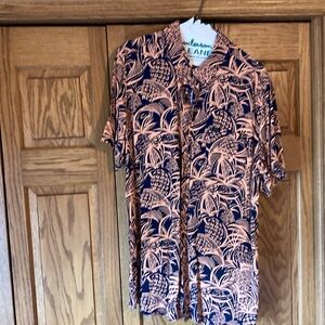 Men’s rip curl large shirt. Navy background with salmon tropical accent